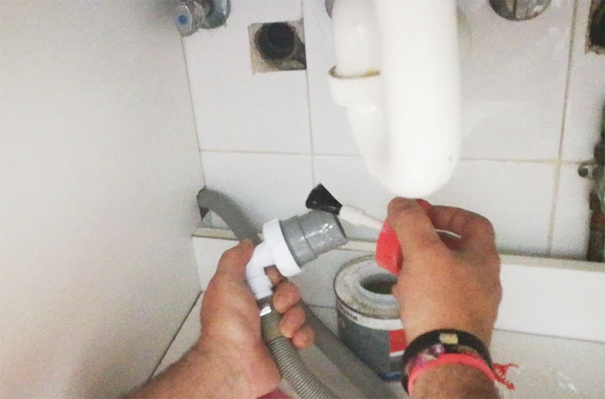 Cómo instalar un tubo de desagüe en tu lavadora y lavavajillas